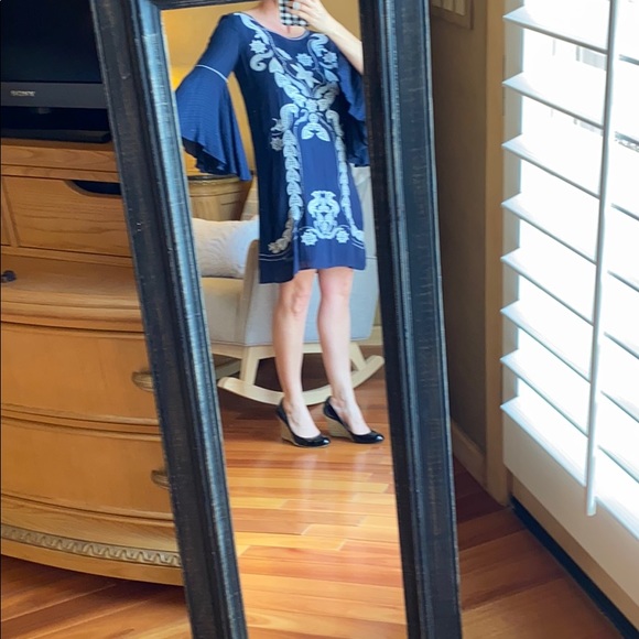 Max Studio Dresses & Skirts - Navy Flutter Sleeve with White Flower Detail